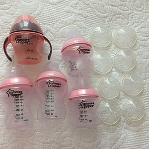 🍼Tommee Tippee Girls set of Bottles, *Never used*